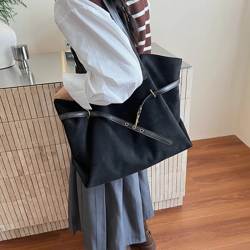 الجانب الأيسر المرأة سعة كبيرة فو الجلد المدبوغ حقيبة كتف 2025 الشتاء حمل حقيبة فاخرة مصمم الاتجاه العلامة التجارية حقائب اليد والمحافظ