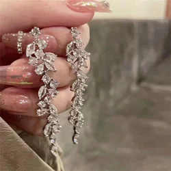 2023 New Sliver Maple Leaf Zircon Tassel Long Earrings For Women Shiny Crystal Wedding Statement Drop Earring Party Jewelry Gift