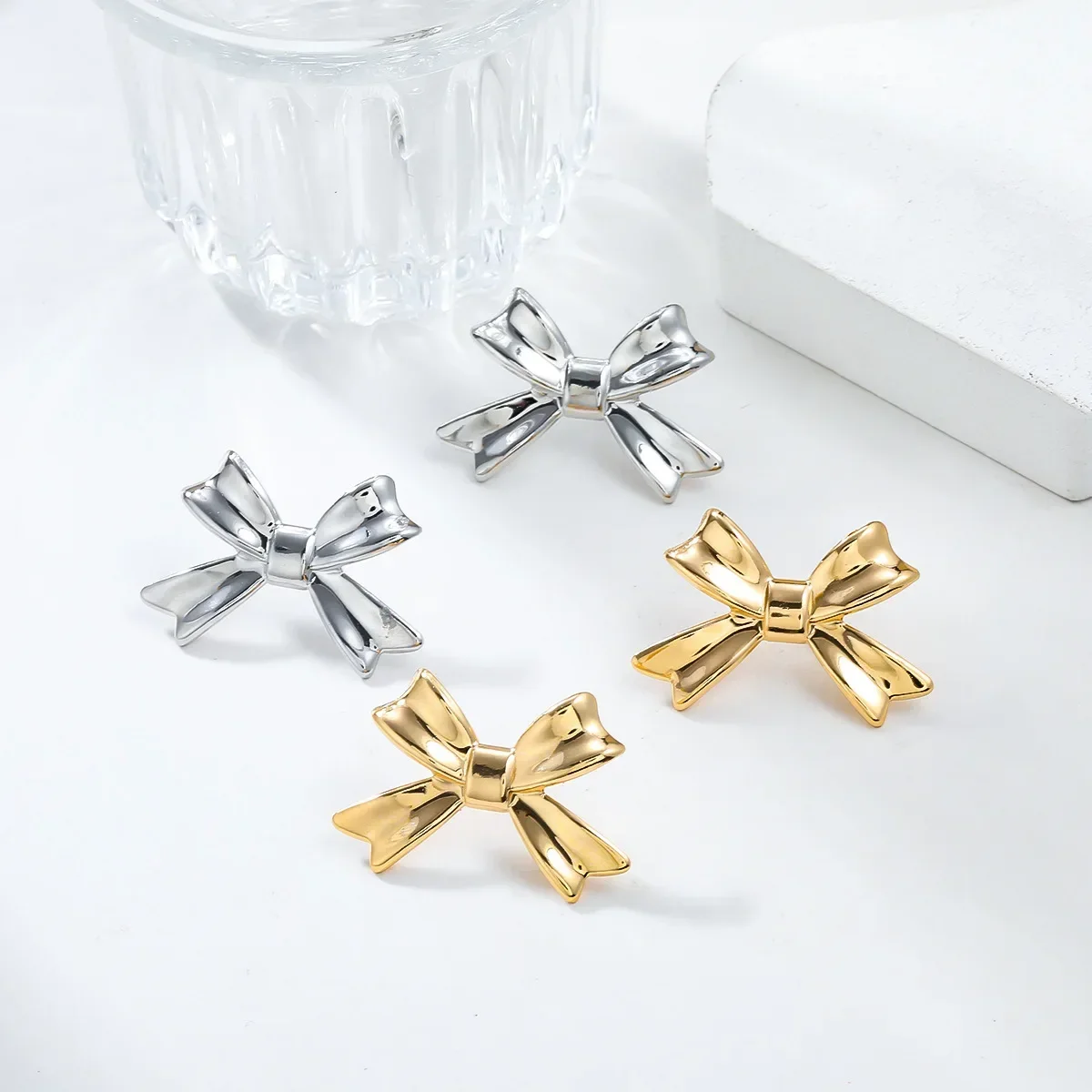 

Classic Alloy Golden Bow Stud Earrings Silver Smooth Cross Knot Stud Earring for Women Birthday Graduation Party Jewelry Gift