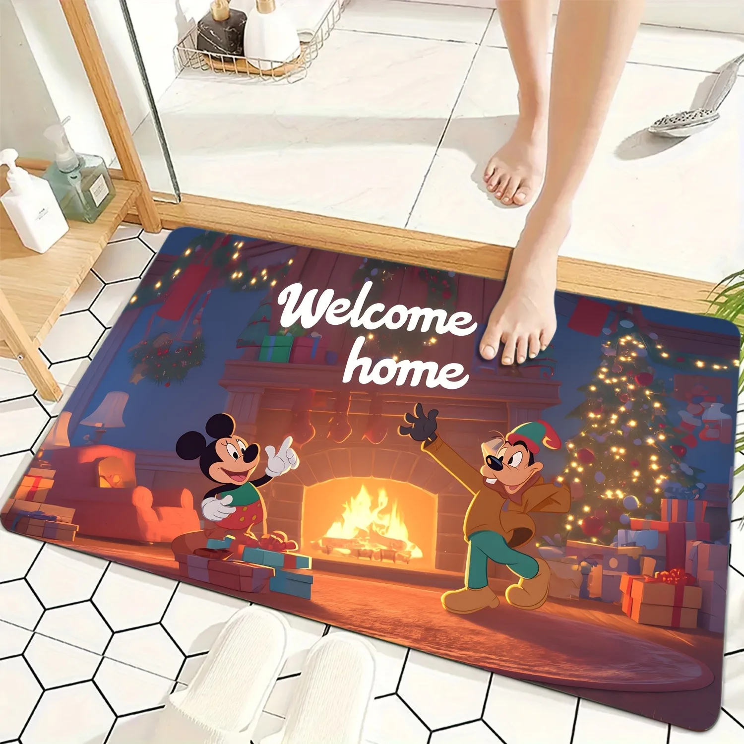 سجادة ترحيب منزلية دافئة لعيد الميلاد من ديزني ميكي وبلوتو: "ترحيب بالمنزل" لعيد الميلاد السعيد