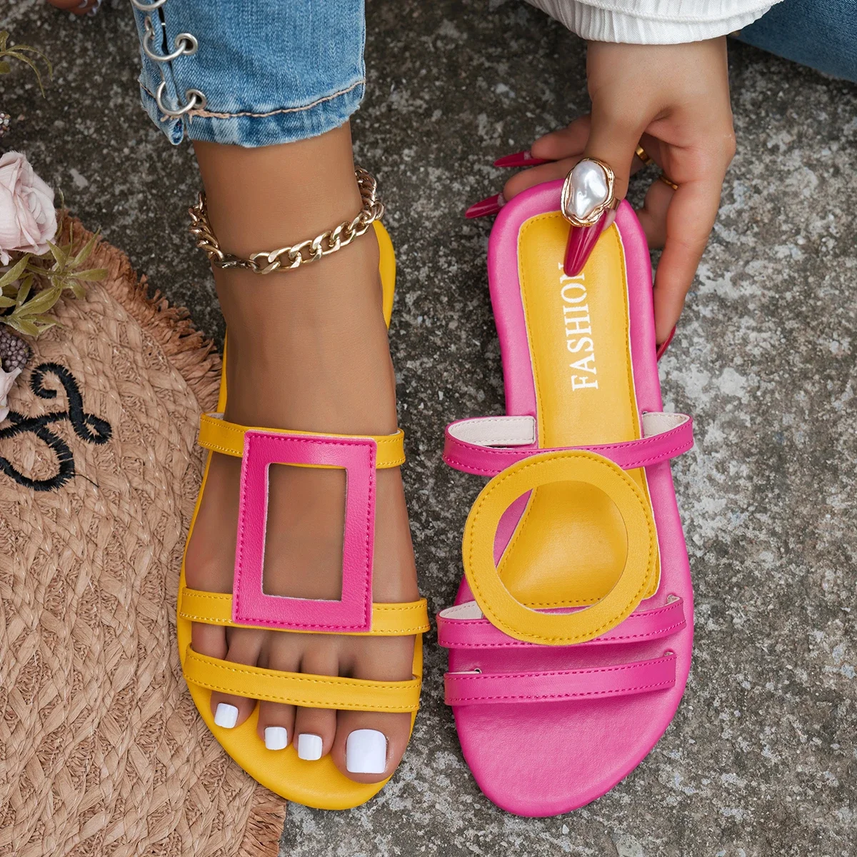 

Women Flat Slippers Summer New Outdoor Shoes Non-slip Casual Fashion Slippers Women Plus Size Luxury Sandals Home Slides Women