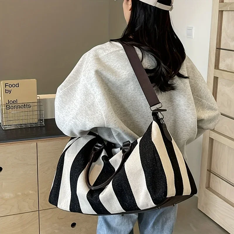 1pcs Stylish Striped Large Capacity Travel Bag Vintage Inspired Oxford Shoulder Bag and Crossbody Bag for Women Zipper Closure