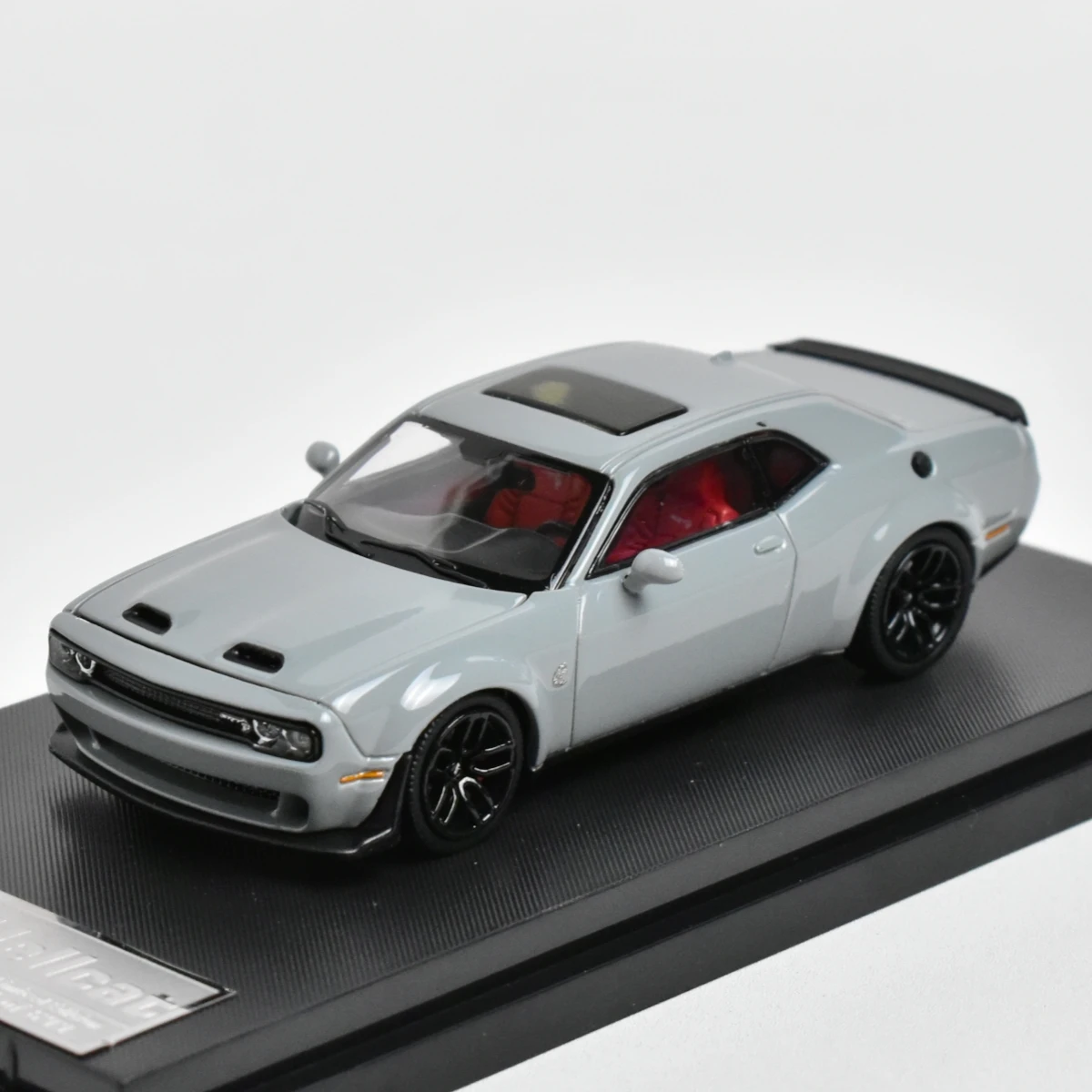 SH 1:64 SRT Hellcat Diecast Model Car