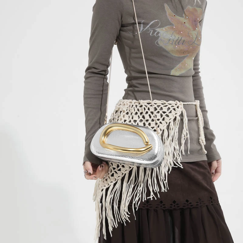 

Classy Women Messenger Bag PU Leather Material Crossbody Style with Secure Closure Multiple Pockets for Daily Commute