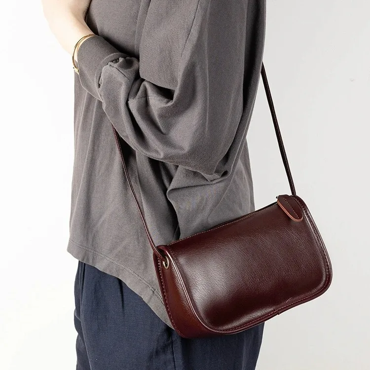 

Retro genuine leather dumpling square single-shoulder bag for women, a portable crossbody bag for commuting