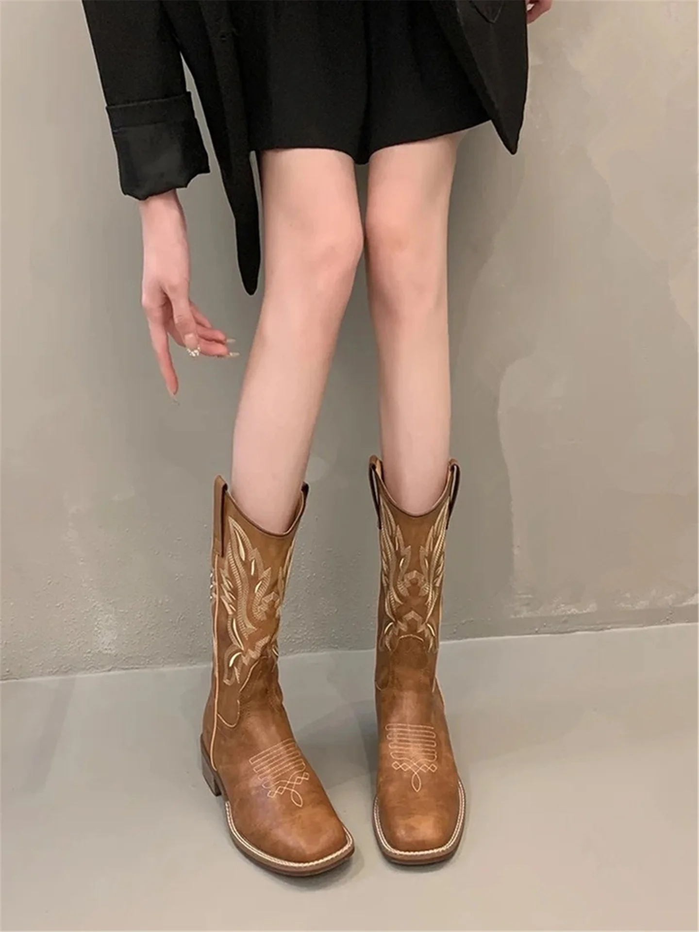 Embroidered Western Cowboy Boots V-Notch Thick Heel Short Tube Genuine Leather Knight Boots Retro  Boots Comfortable Bre...