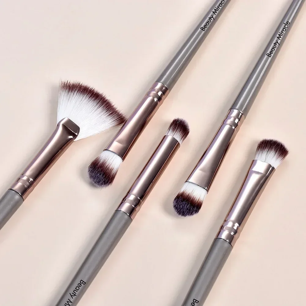 Ensemble de pinceaux de maquillage avec sac pour fond de teint, correcteurs, ombres à paupières, poudre, mélange de fard à joues, outils de beauté 5 pièces