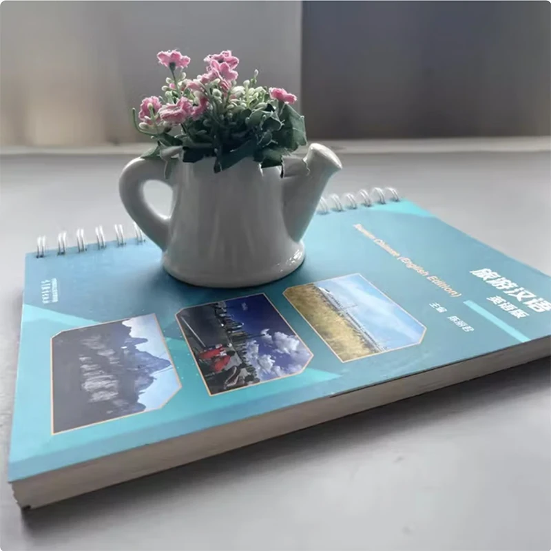2024 Turismo cinese (edizione inglese) Libro per l'apprendimento delle lingue Corso internazionale di cinese Libro di testo per adulti