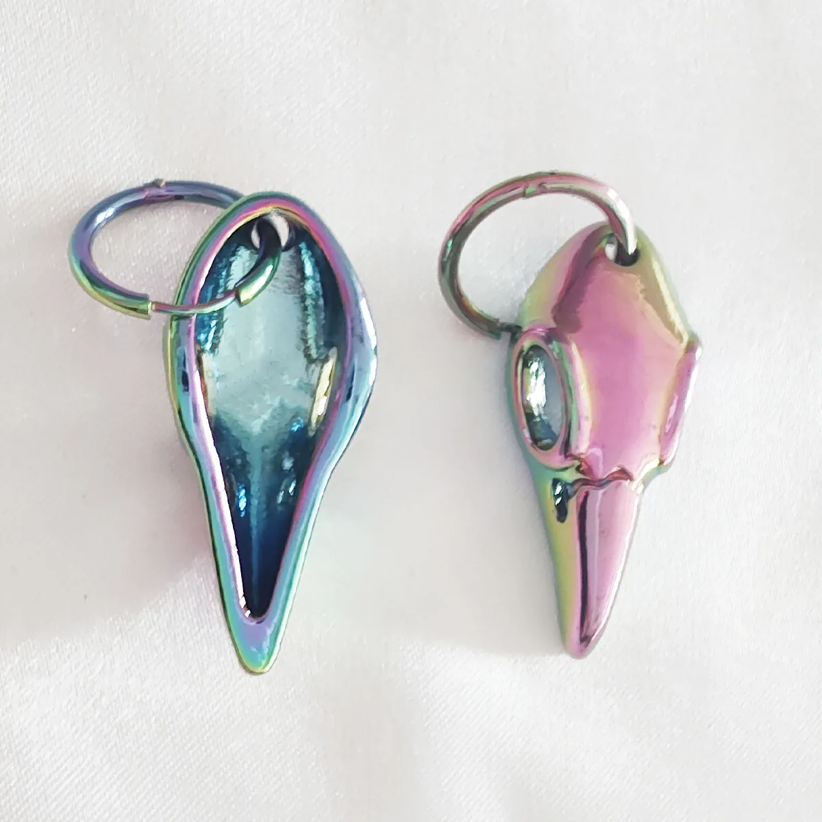 1 pair of punk-Gothic colored Crow earrings for men