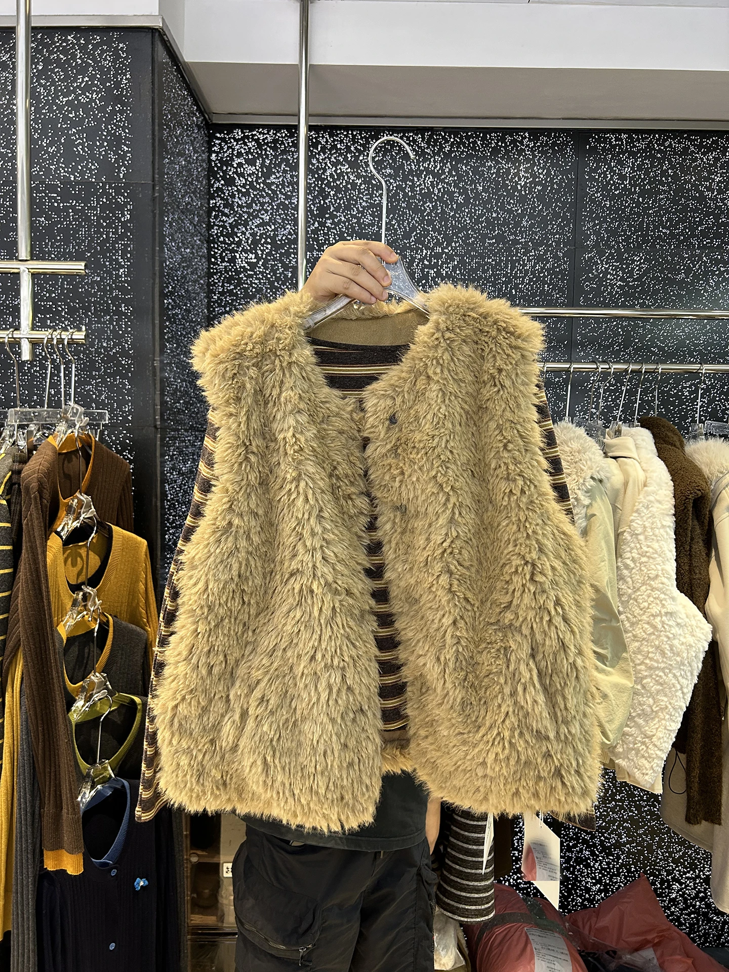 

Women's Cotton Lined Svel Furry Vest round Ne Single Button Warm Slimming Biker Jaet Commute Sle Winter Faion