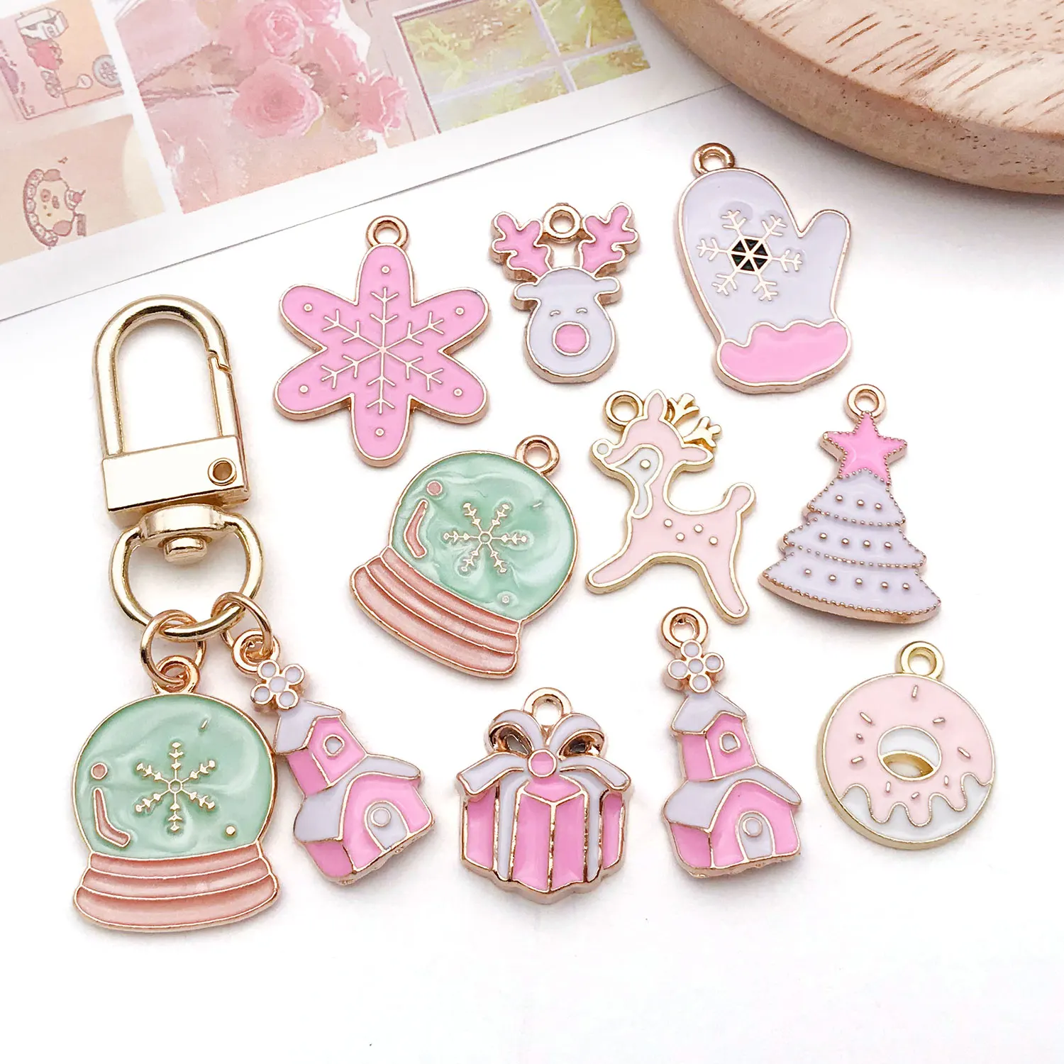 20/50pcs Dripping Oil Pink White Christmas Charms Snowflake Reindeer Snow Pendants DIY Necklace Keychain Jewelry Accessories