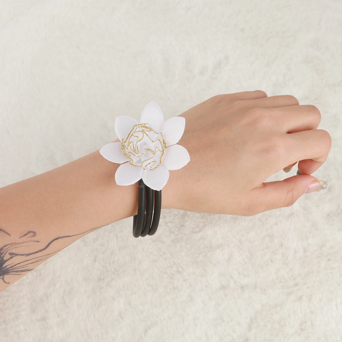 New Bohemian Style Handmade White Small Flower Design Black Rubber Bracelet Fashion Women Jewelry Punk Retro Style Bracelet