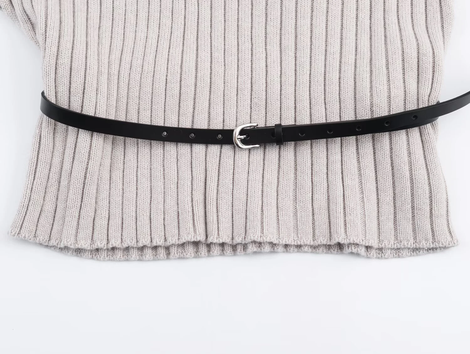 DEEABAE 韓国風ミニマリストスタイルのワンショルダーニットセーター、高級感のあるオフショルダーのスリムフィットトップ