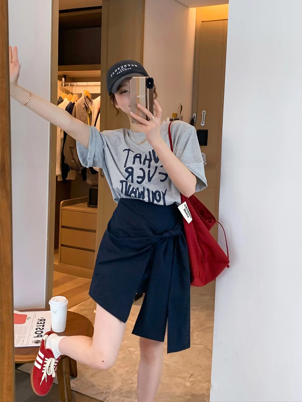 

Faionable Love Devil Fi Set Women's ort Sve T-irt Asymmetrical Skirt Two-Piece Suit Spring Summer Collection