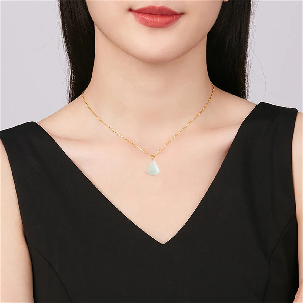 18K الذهب الطبيعي الأبيض HeTian اليشم منحوتة فستان نمط أنيق محظوظ قلادة تميمة قلادة شهادة مجوهرات اليشم الفاخرة