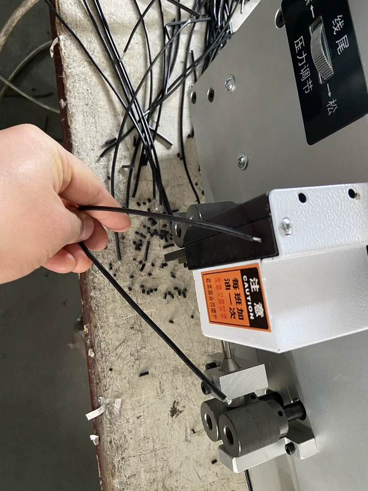 Fully Automatic Computer Wire Stripping Machine Cutting Coaxial Cable For Multi Core Harness Twisting Bending Scrap Processing