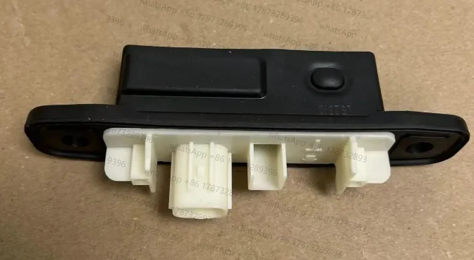 トヨタ-2008-20-ランドクルーザー-lc200-テールゲートスイッチ-トランク電動ドアオープンボタン