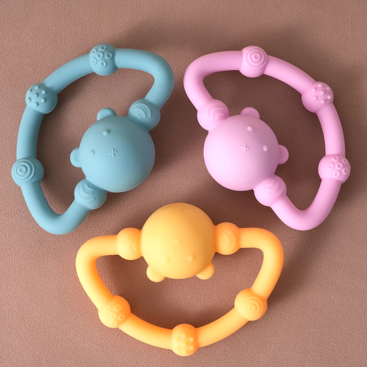 1PCS Silicone Baby Rattle Toy Soft Baby Teethe Ring Toys Bear Shape Chewing Toys For Baby Educational Soothing Toys Baby Stuff