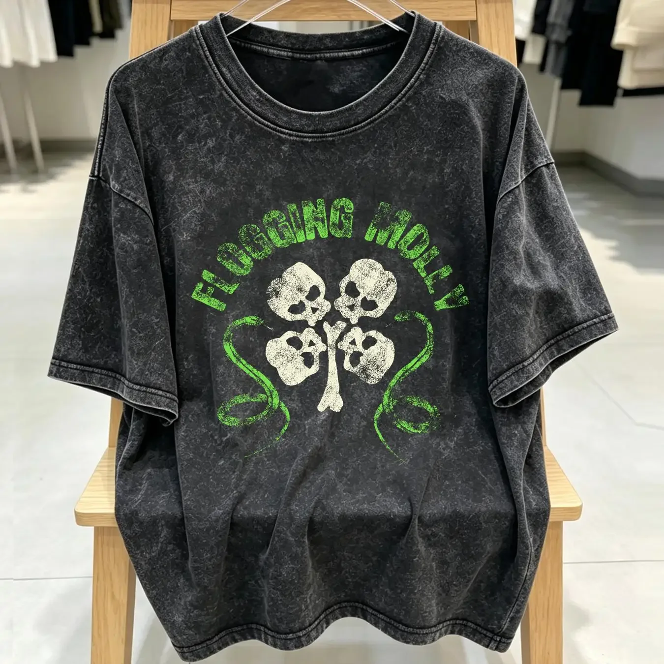 washed T Shirt Flogging Molly Size M Black Skulls Snakes Irish Band Rock vintage Washed fashion Stylish Casual Unisex