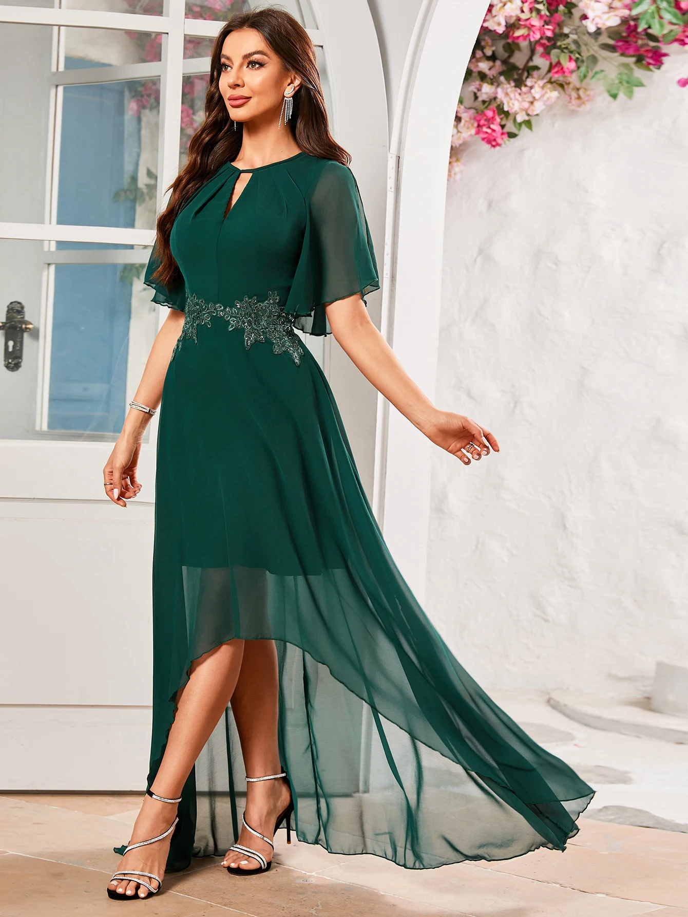 Vestido Longo com Mangas de Renda em Forma de Borboleta e Decote em Forma de Chave com Cintura para Damas de Honra