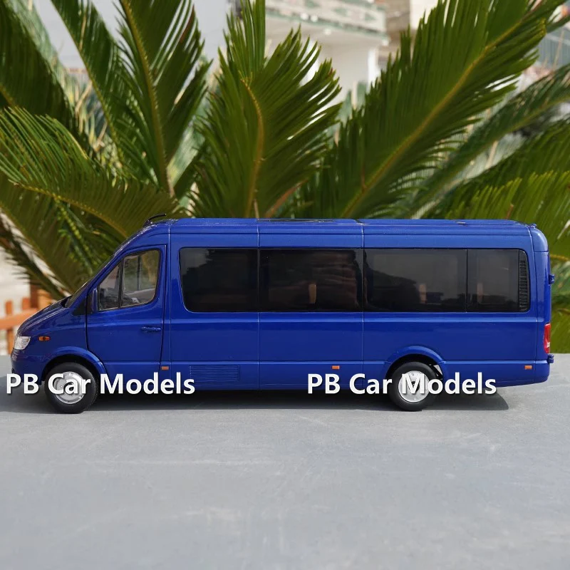 1: 24 Original Yangtze River EV Yisheng Pure Electric Business Bus Model Bus Model with Light Version