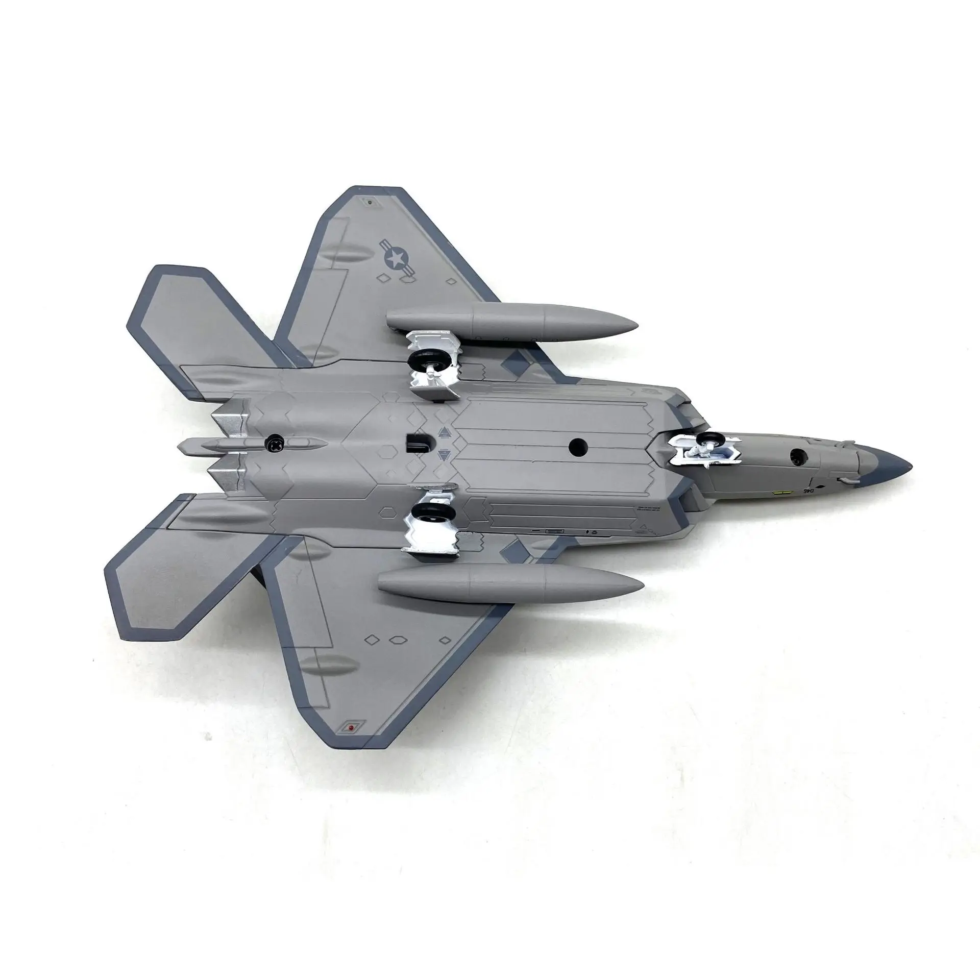 1/100th Die-Cast American F-22 Fighter Raptor Plane Aircraft Model Keepsake Raptor Aircraft Diecast Model W/ Stand Kids Gift