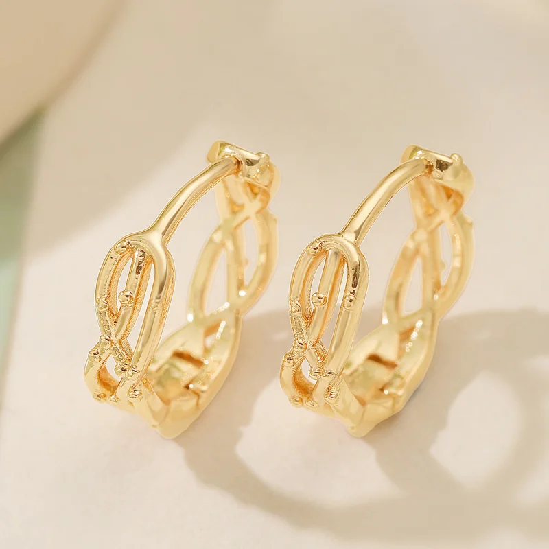 

Fashion Simple Copper Plated 18K Gold Hollow Geometric Hoop Earrings for Women with Unique Design and Personality