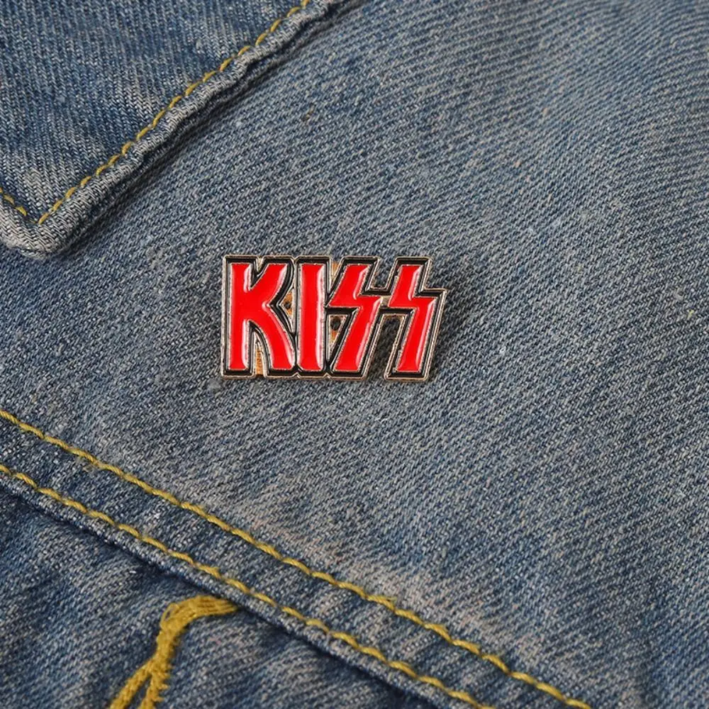 Backpack Badge Valentine's Day Kiss Brooches Punk Letter Shirt Lapel Pins Couple Style Love Enamel Brooches Bag Decor