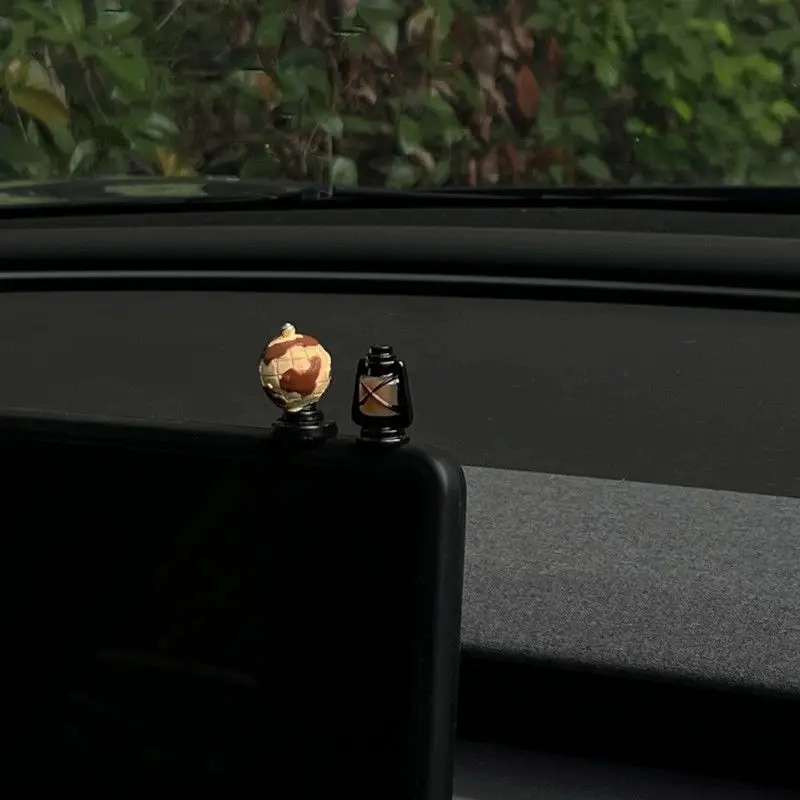

Elegant Globe Vintage Lamp Car Decor - Cute Lying Cartoon Dashboard Ornament, Fun Interior Accessories for Center Console