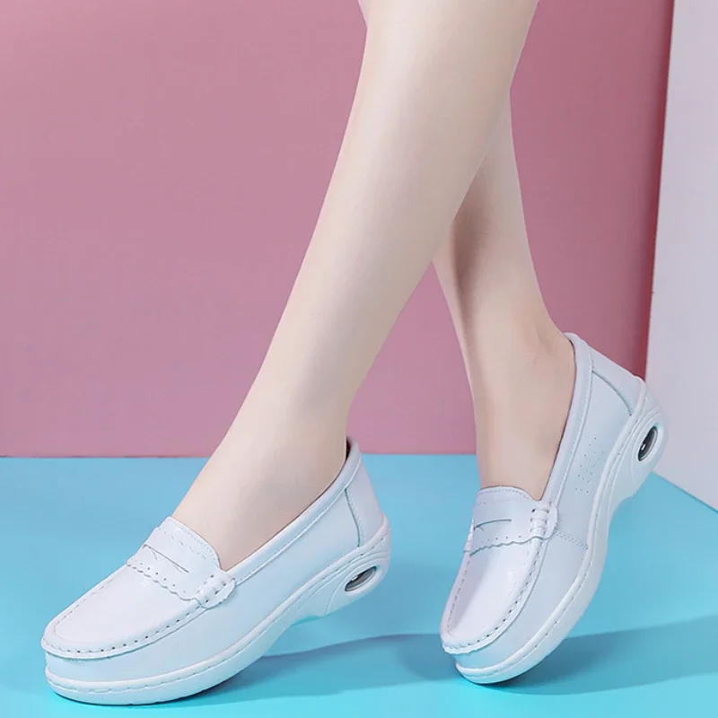 Nowa pielęgniarka gruba podeszwa dla kobiet buty na płaskim obcasie Chaussure Femme: zwiększanie, noszenie, wygodne, profesjonalne