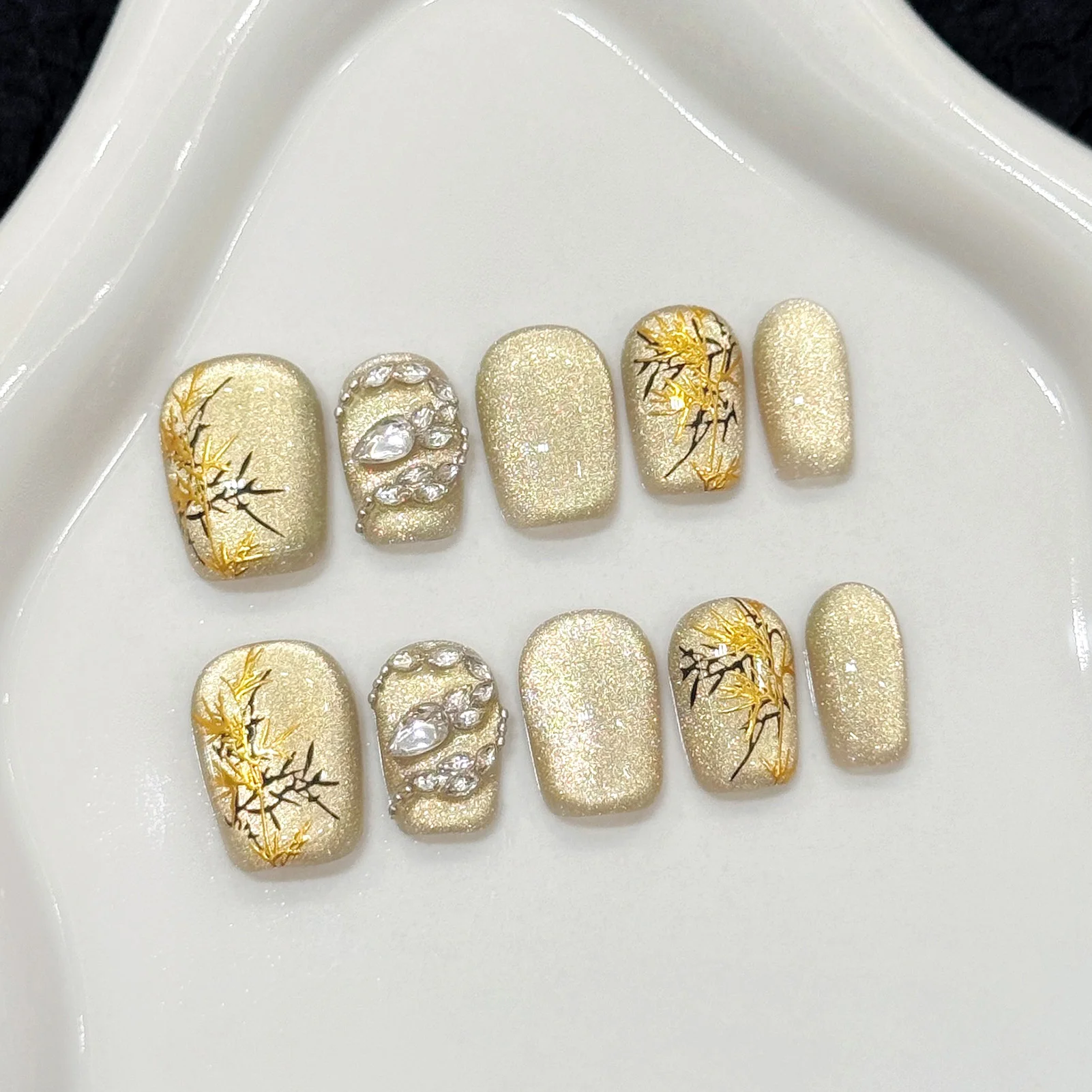 

10pcs New Chinese Style Handamde False Nails SnakeShape Flash Diamond Bamboo Forest Designs Press On Nail Gold Cat Eye Fake Nail