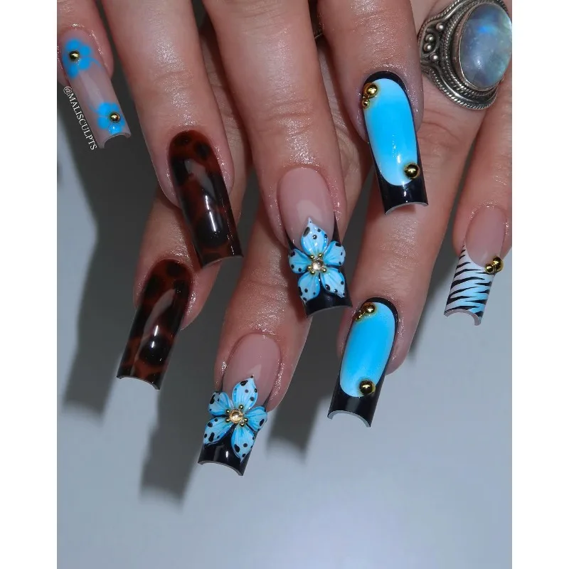 

Blue engraved square European and American amber brown smudge blush European and American summer vacation style wearing armor