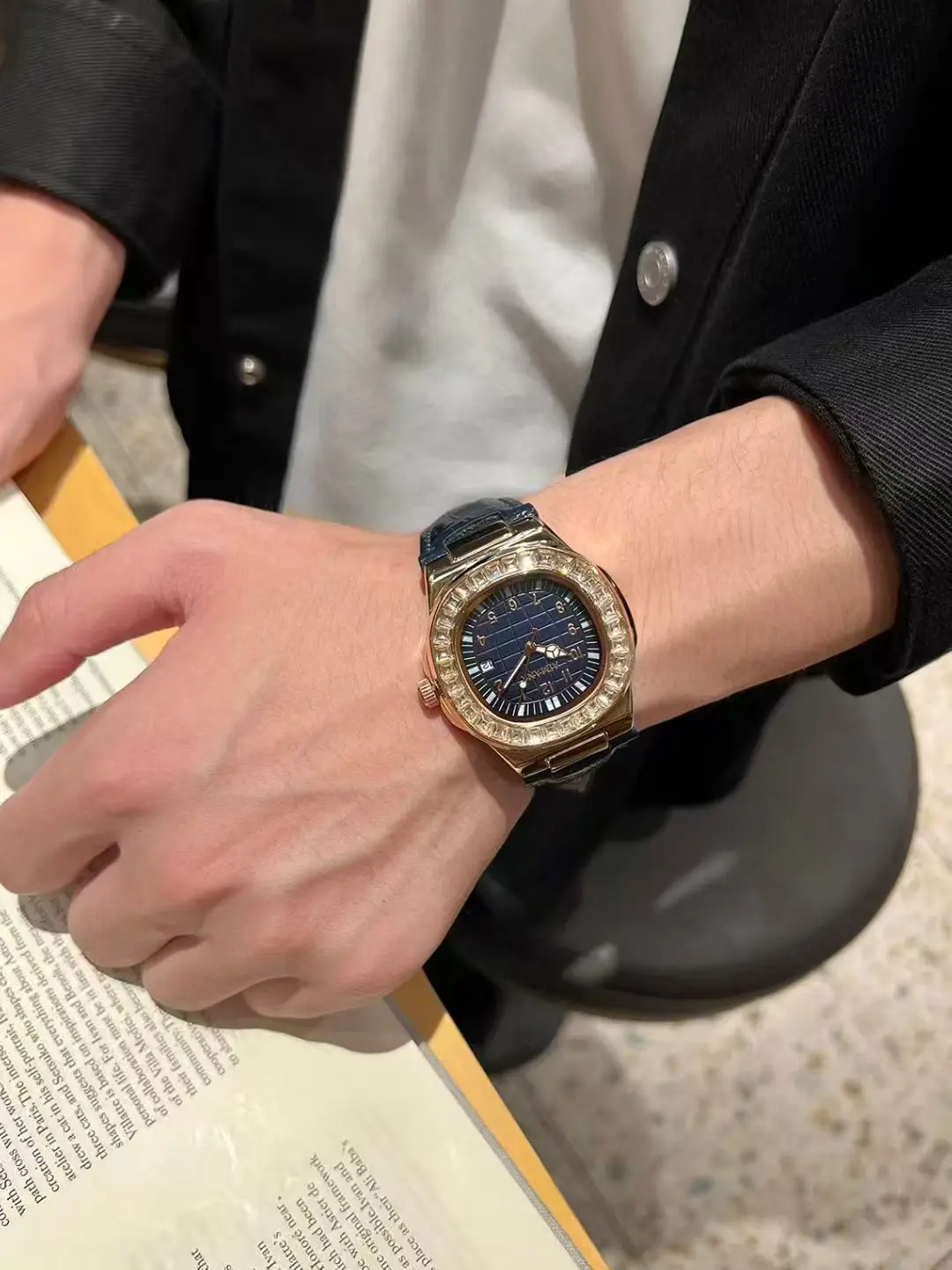 سوار جلدي وخاتم ماسي لساعة الزوجين