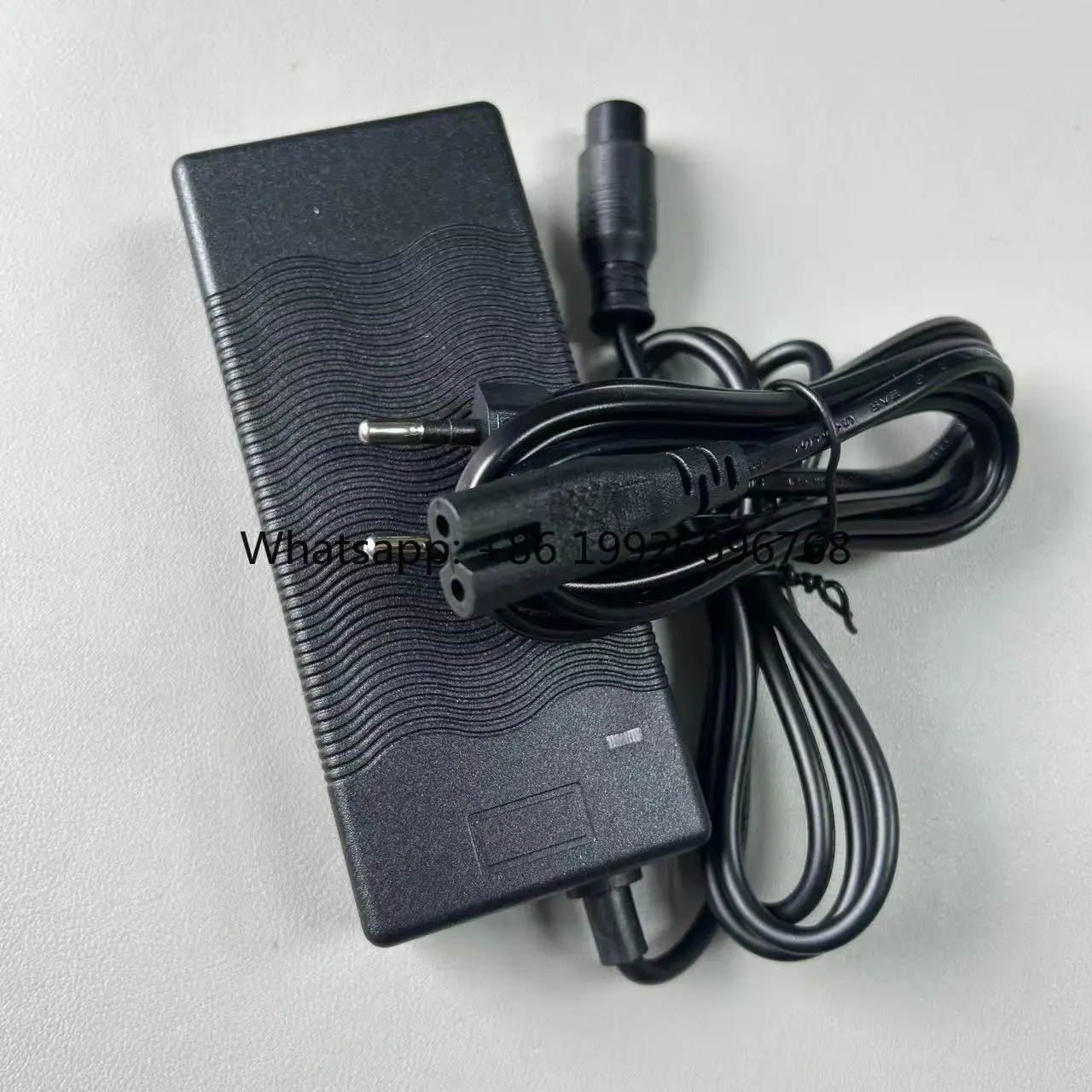 

Недорогой зарядный блок 42В/36В 2А европейского, американского, британского стандарта с большой авиационной вилкой для баланс-байков и электросамокатов