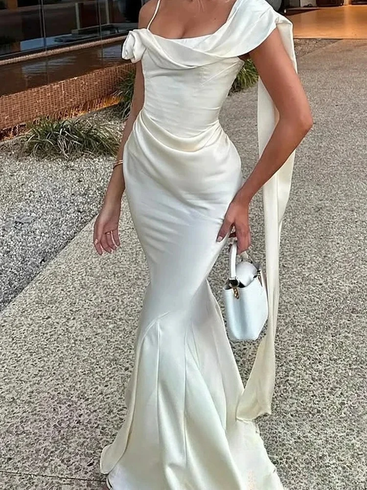 ชุดเดรสผ้าซาตินสีขาวเรียบหรูสไตล์เซ็กซี่ชิคสำหรับผู้หญิง แบรนด์ KONDALA แบบสายเดี่ยวไม่มีแขน แต่งระบายลายดอกไม้ยาว  แฟชั่นใหม่ประจำฤดูใบไม้ผลิและฤดูร้อนปี 2025