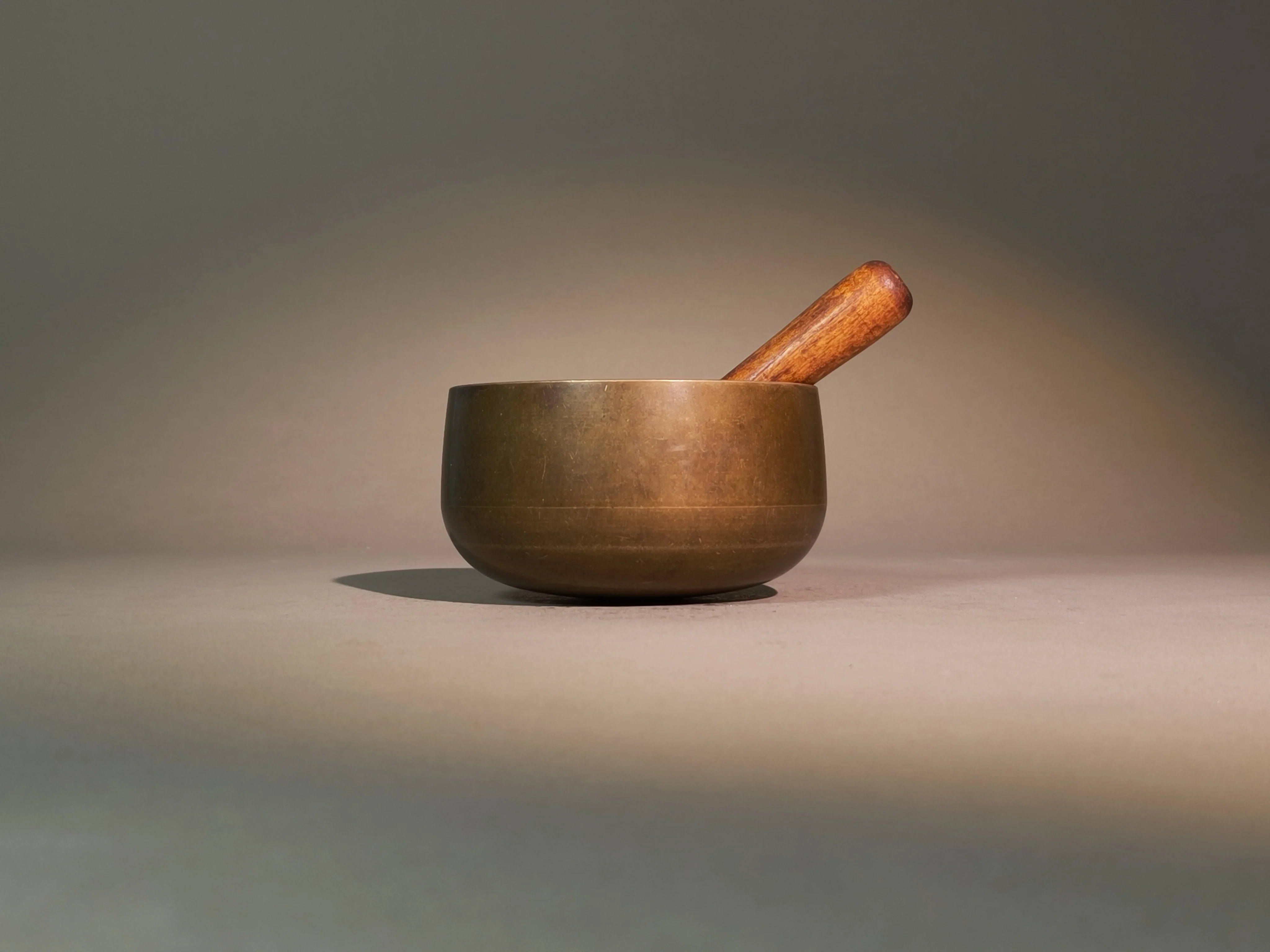 Copper Singing Bowls & Copper Chimes, Zen-style decorative ornaments for living rooms, entryways, studies, tea rooms and tea tab