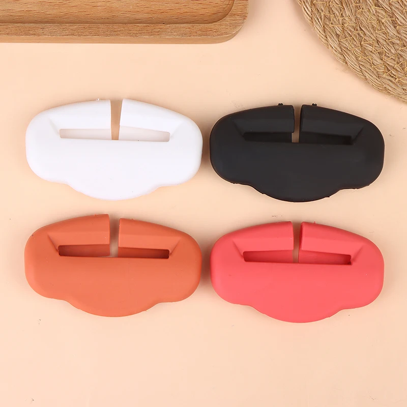 2 szt. Miękkie silikonowe etui antykolizyjne Uniwersalna osłona ochronna klamry pasa bezpieczeństwa Pokrowiec na klamrę pasa bezpieczeństwa samochodowego