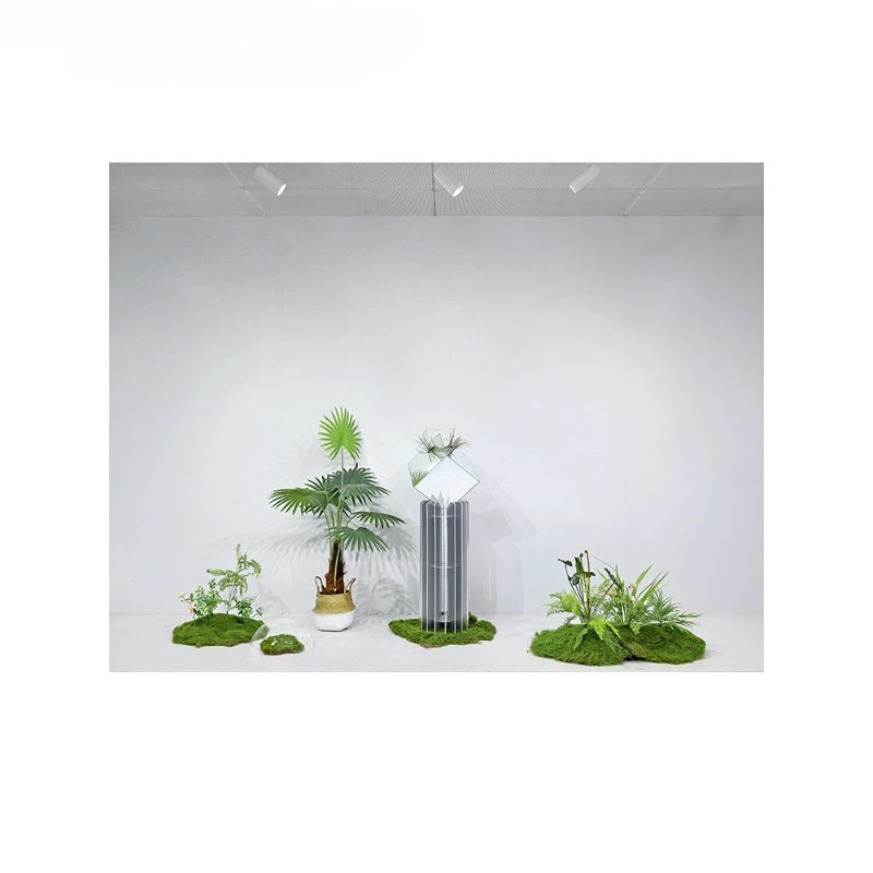 

Spring and summer lawn green plants silver column window decoration, men's clothing store beautiful prop scene arrangement