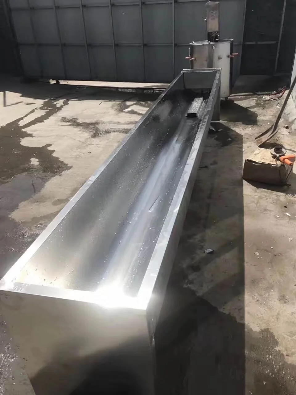 خزان المياه حوض الفولاذ المقاوم للصدأ لمعطف الأغنام التدفئة الكهربائية درجة حرارة ثابتة خزان المياه المياه التلقائي