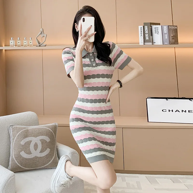 Gestreepte gebreide damestrui-jurk 2025, nieuwe zomercontrasterende heupknuffelrok met korte mouwen