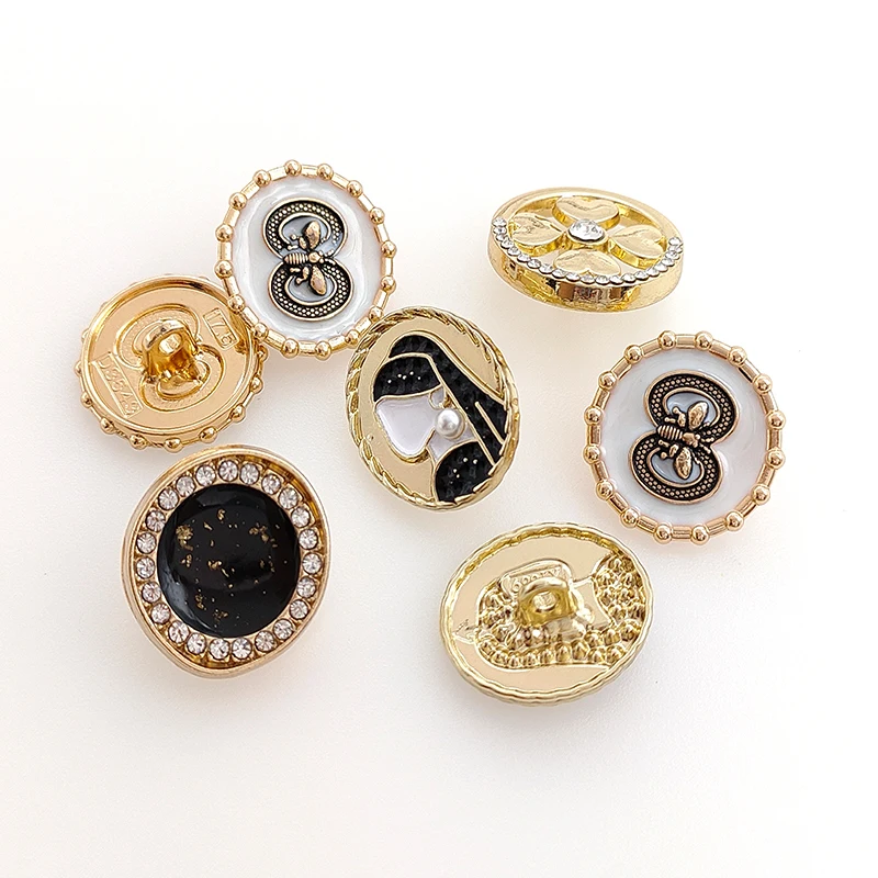 18/23/25MM Wholesale Fashion Metal Buttons For Clothing Vintage Bee Girl with Pearl Earring Rhinestone Decor Shank Button Sewing