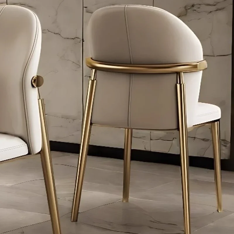 كرسي خفيف فاخر لتناول الطعام مصنوع من الجلد للاسترخاء كرسي منزلي حديث بسيط من جلد البقر الشمالي مسند ظهر أثاث فندقي جمالي كرسي بذراعين