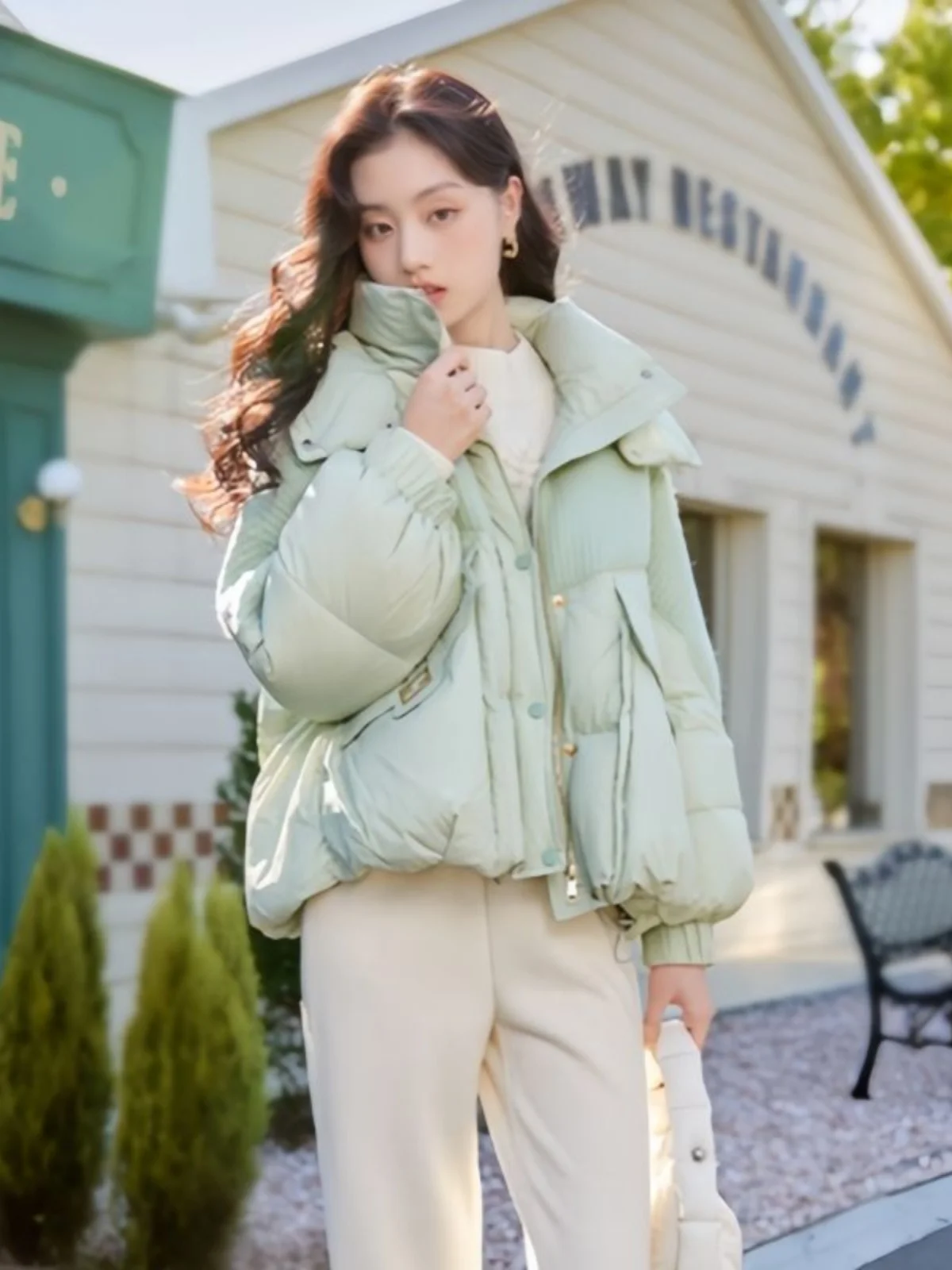 

Новая зимняя женская утепленная куртка свободного кроя в корейском стиле, маленький размер, модная, с наполнителем из полиэфирного волокна, со съемным капюшоном