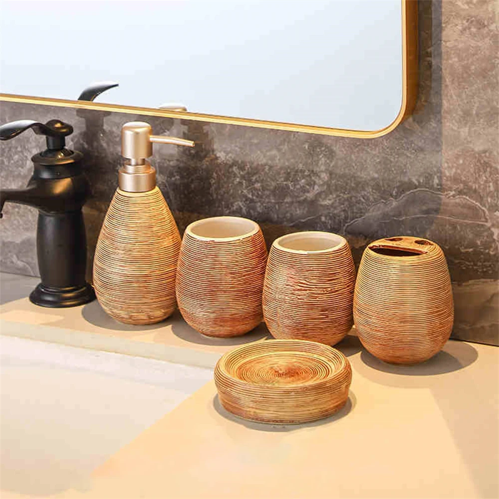 

Набор керамических аксессуаров для ванной комнаты из 5 предметов, коричневый декоративный комплект для туалетного столика с дозатором для мыла, стаканом для полоскания рта, мыльницей и держателем для зубных щеток