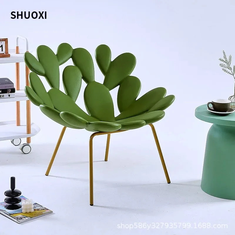 Sillón individual con pétalos de cactus