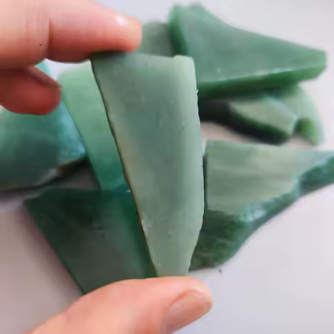 Natural Jadeite Stone Green Jade stone Raw China Dulong Jade Teaching Mineral specimens Home Decoration Stone