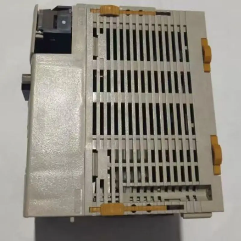 Controlador programável CQM1-CPU43-EV1 de segunda mão testado OK e enviado rapidamente