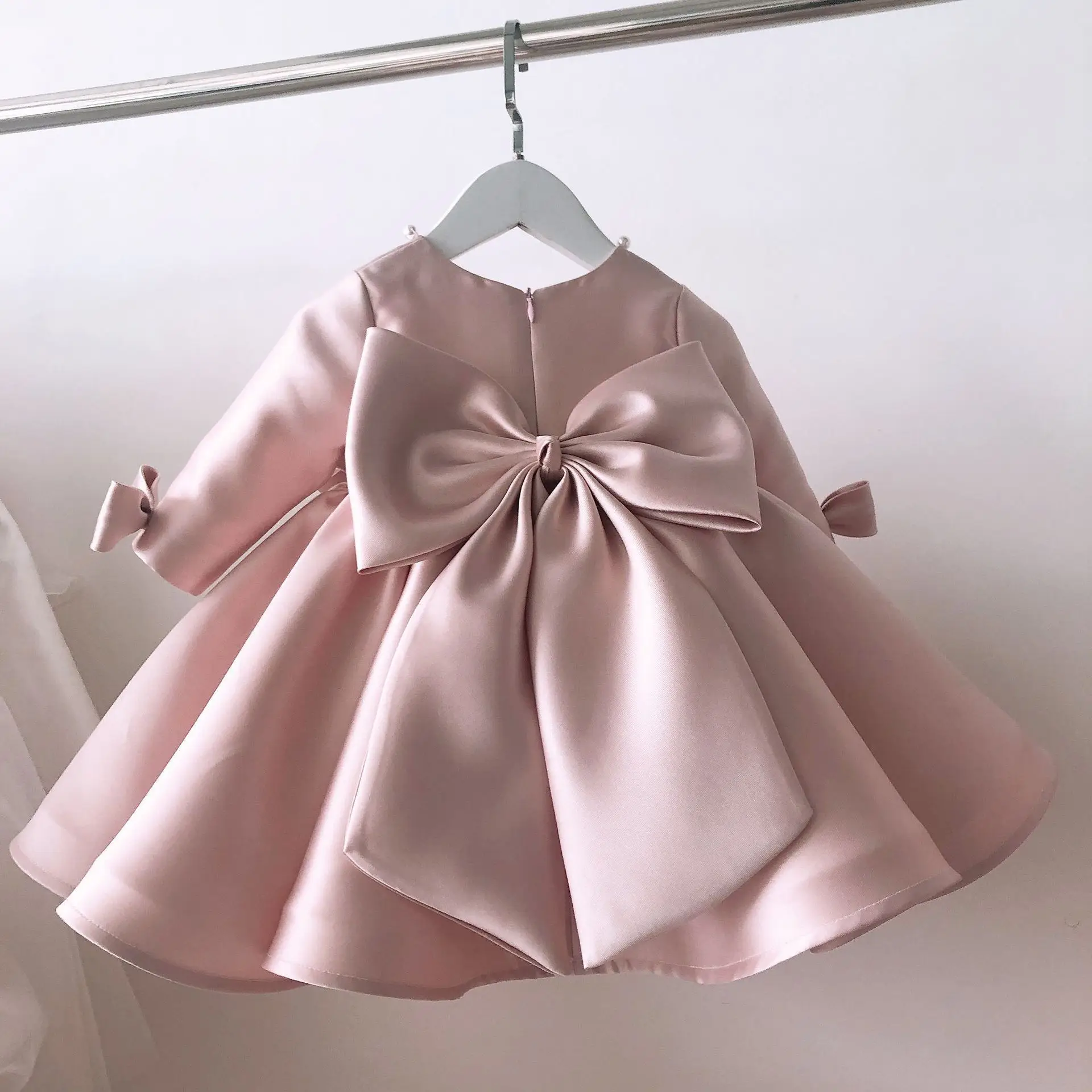 Pink princess dress long sleeved girl dress satin piano competition bow tutu girl Darling year-old dress