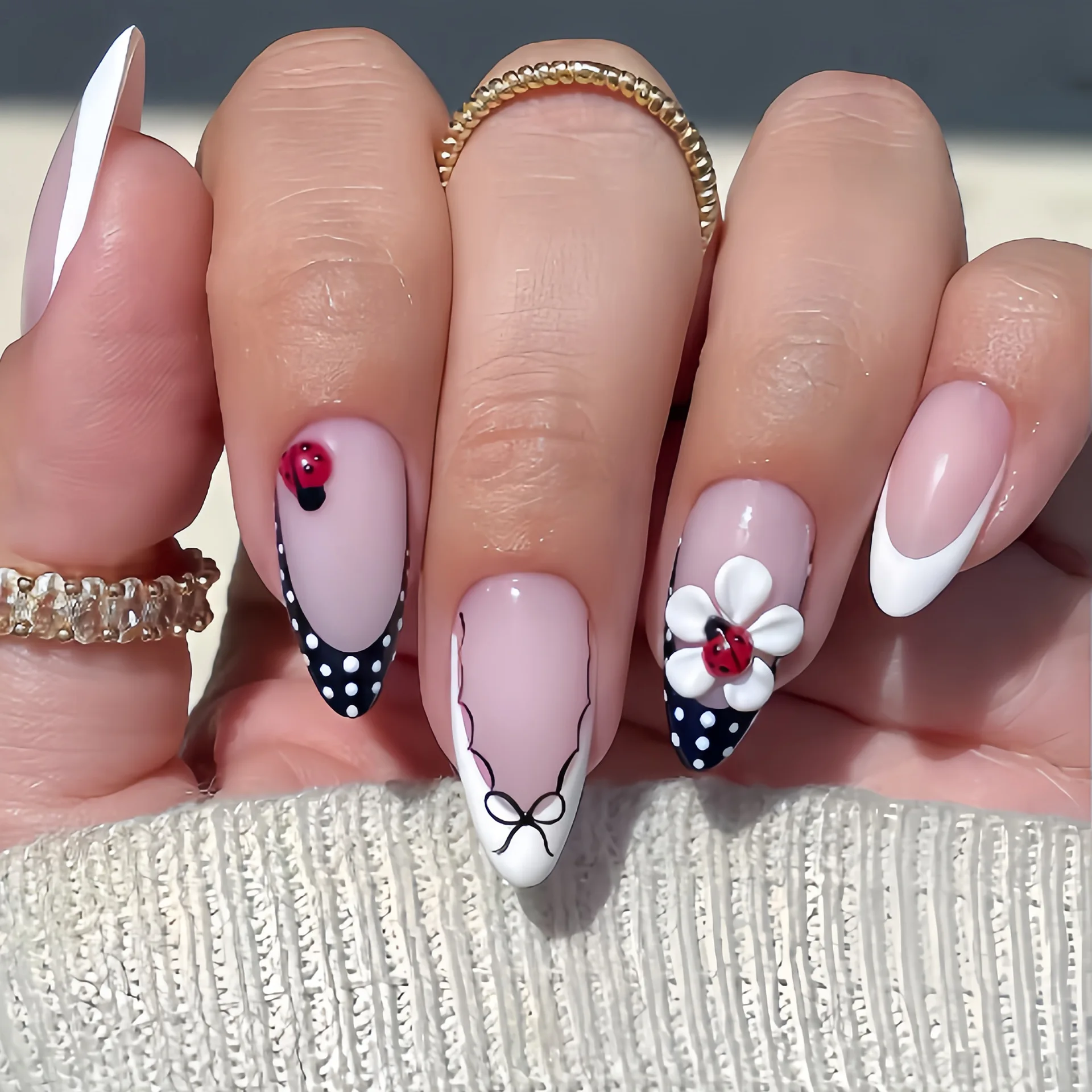 

24PCS Press on Nails Whitening Polka Dot French Flowers Sweet False Nails High End Wearable Nail Art Removable Ногти Накладные