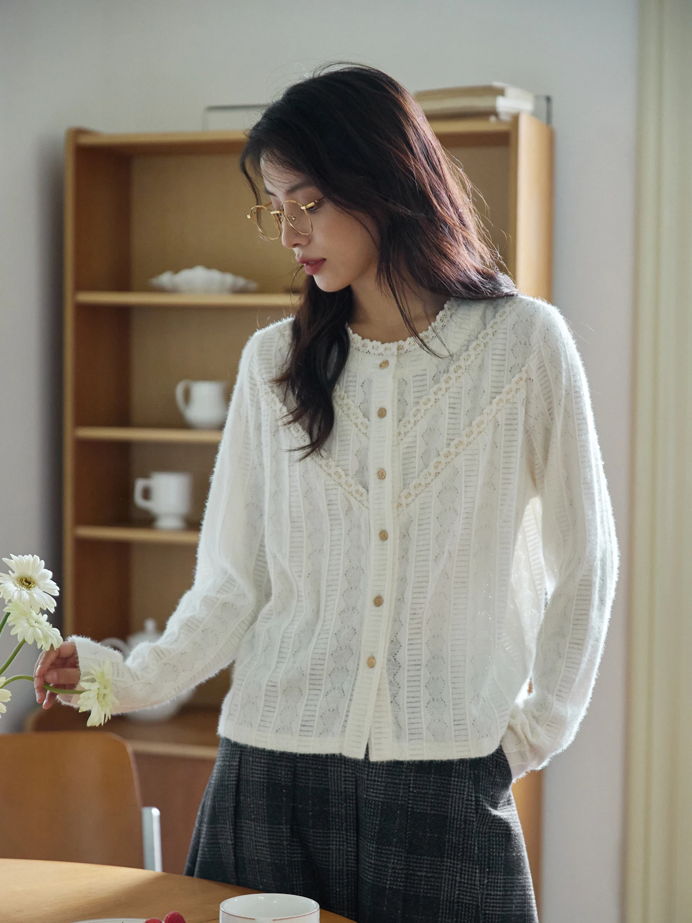 

Женская осенне-зимняя кофта MIXABO с кружевной отделкой, длинным рукавом и круглым вырезом, дизайнерская модель с внутренними крючками, бархатная, с цветочным узором, на флисе